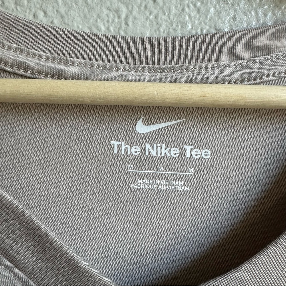 The Nike Tee Arkansas Vneck Tan White Graphic Tshirt Women’s Size Medium - Picture 5 of 8